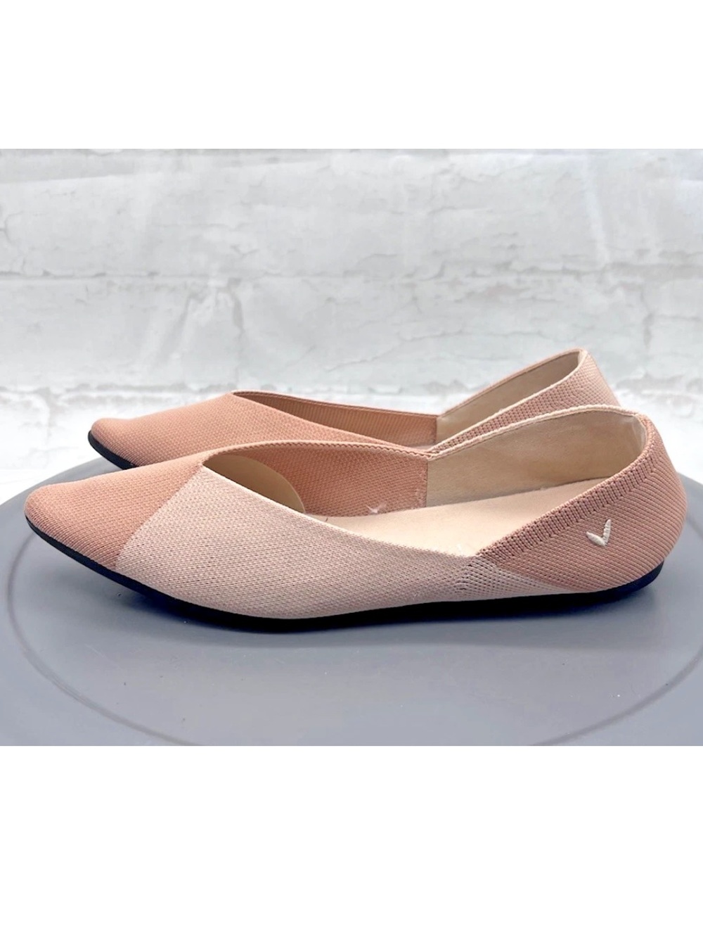Vivaia Valencia pointed-toe V-cut knit ballet flat - Picture 3 of 9
